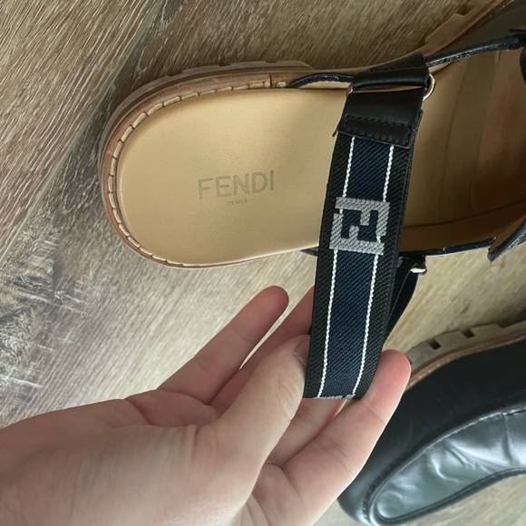 EUC Men’s Fendi Loafers Size 9 - Picture 4 of 6